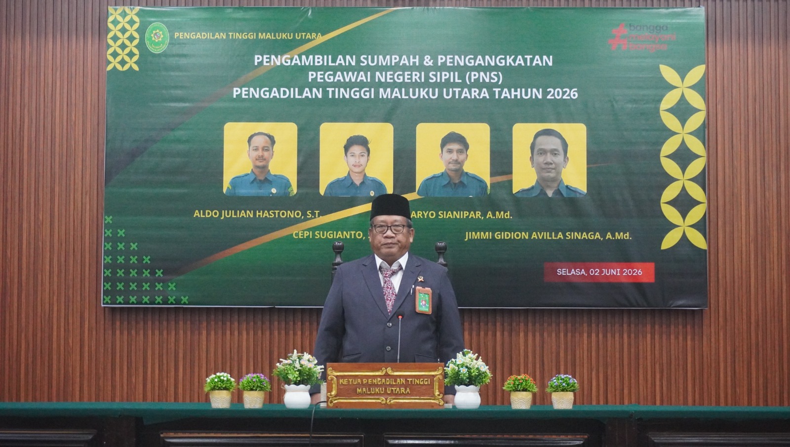 Ketua Pengadilan Tinggi Maluku Utara Lantik dan Ambil Sumpah Jabatan Empat Aparatur Sipil Negara Baru