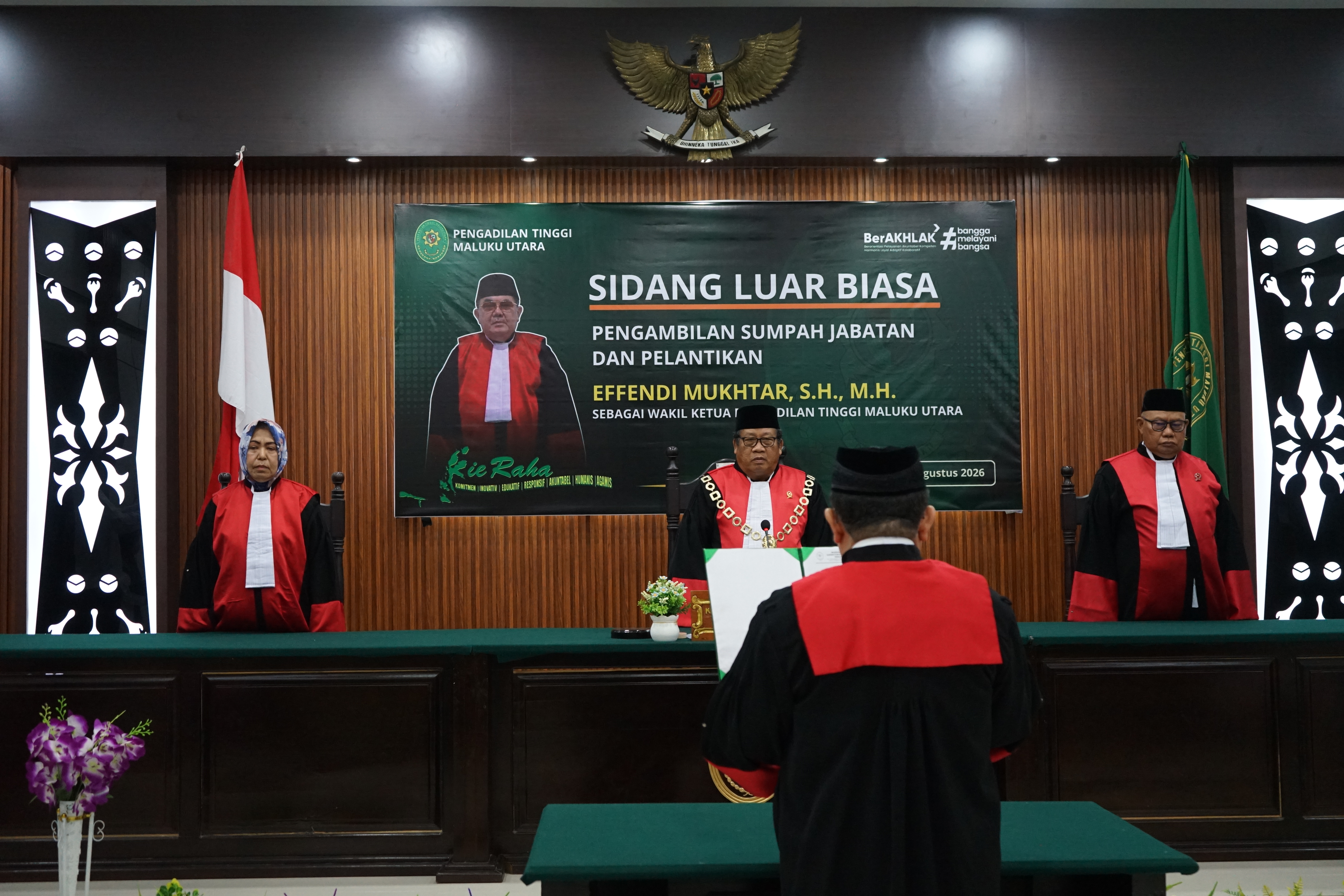 Gelar Sidang Luar Biasa, Pengadilan Tinggi Maluku Utara Resmi Lantik Effendi Mukhtar Sebagai Wakil Ketua