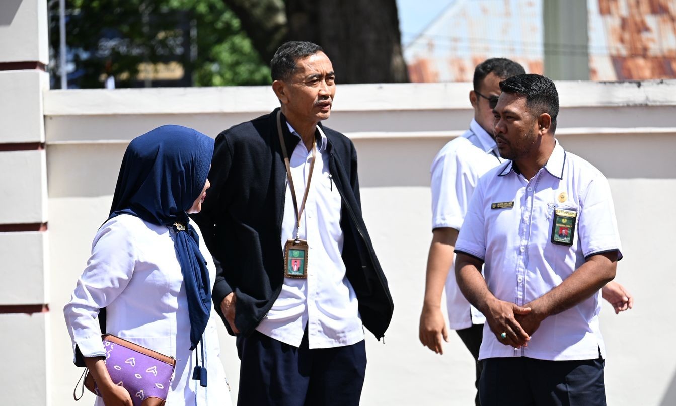 widht: 100%; height: auto