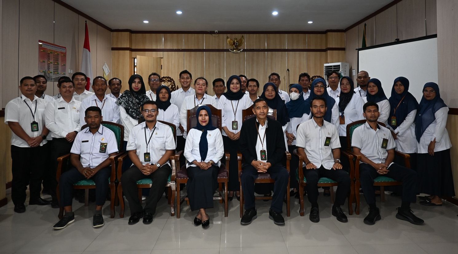 widht: 100%; height: auto