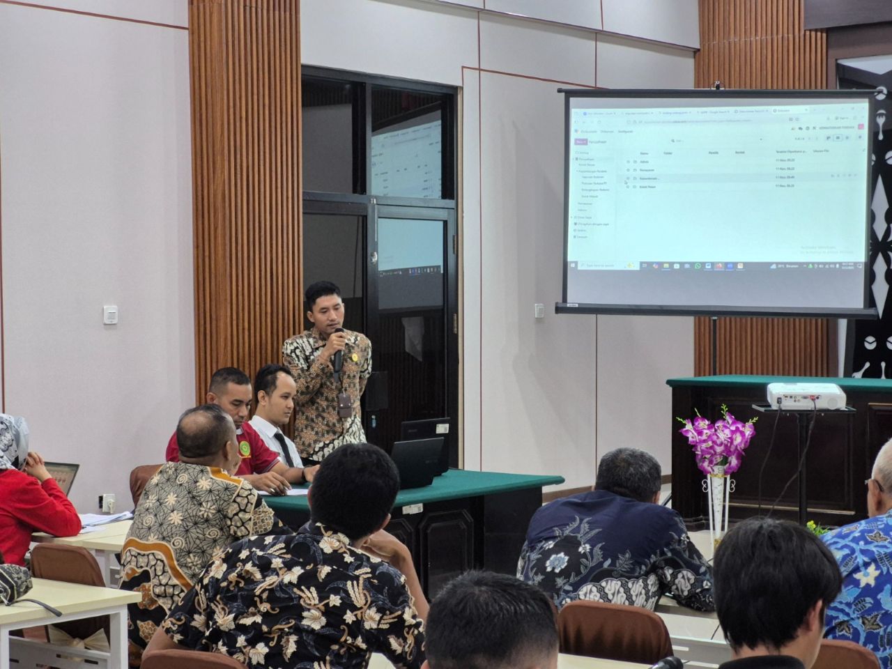 width:100%; height:auto;