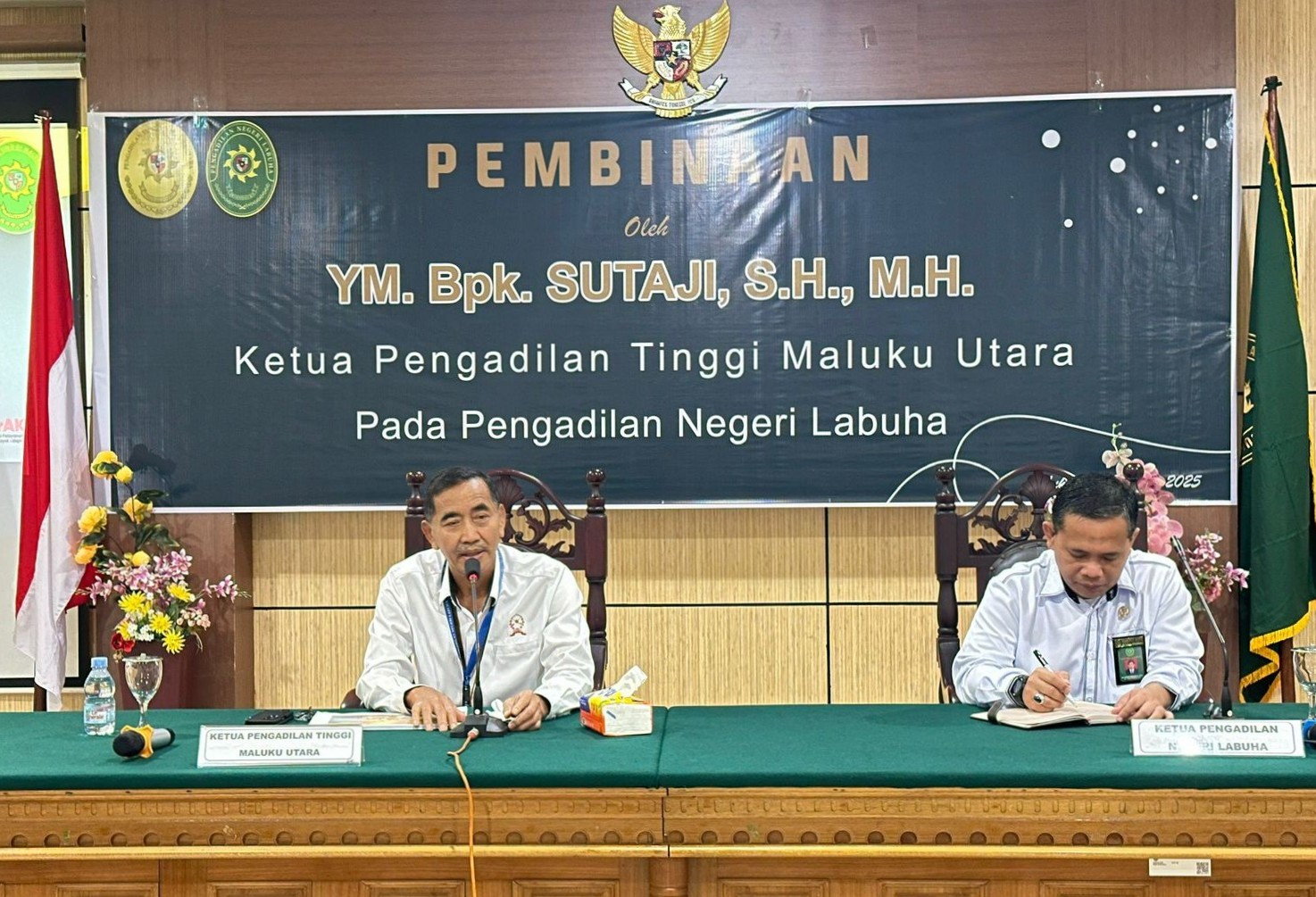 width: 100%; height: auto;