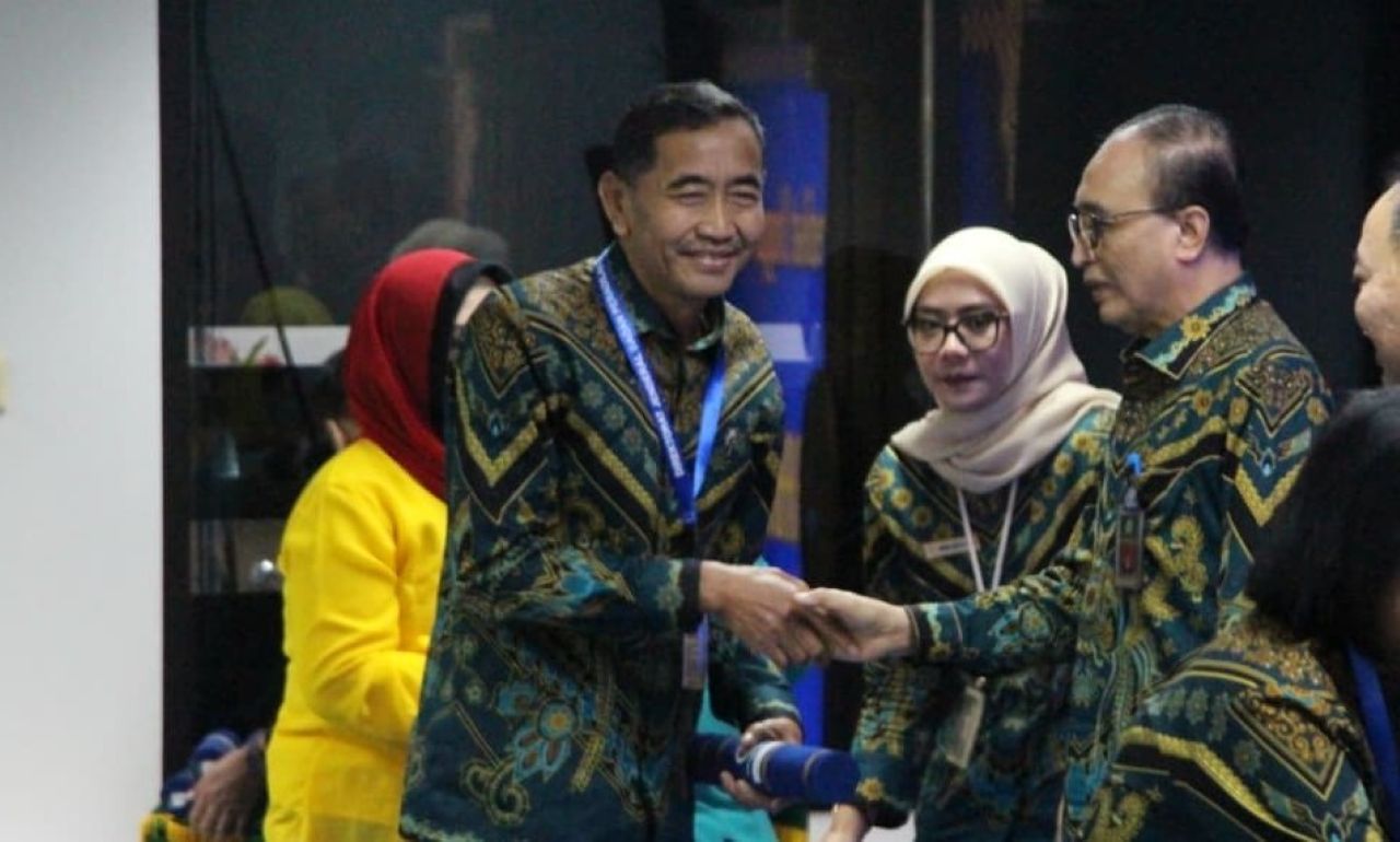 width: 100%; height: auto;