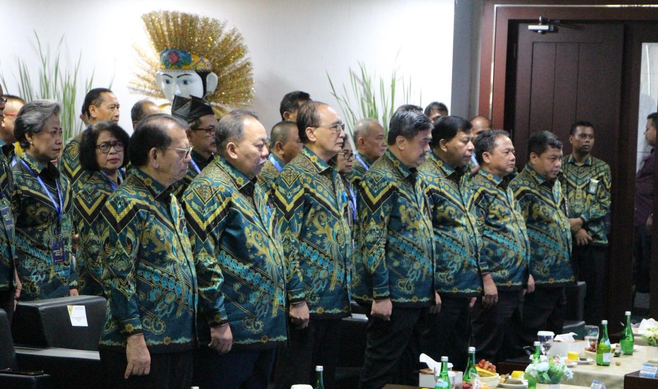 width: 100%; height: auto;