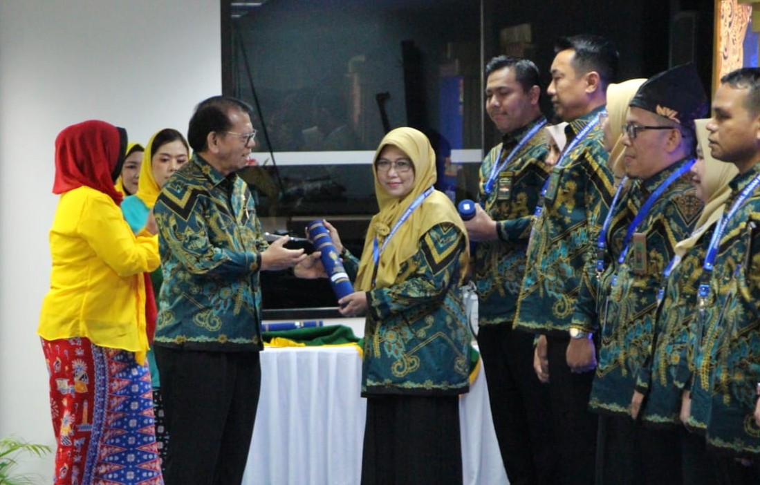 width: 100%; height: auto;