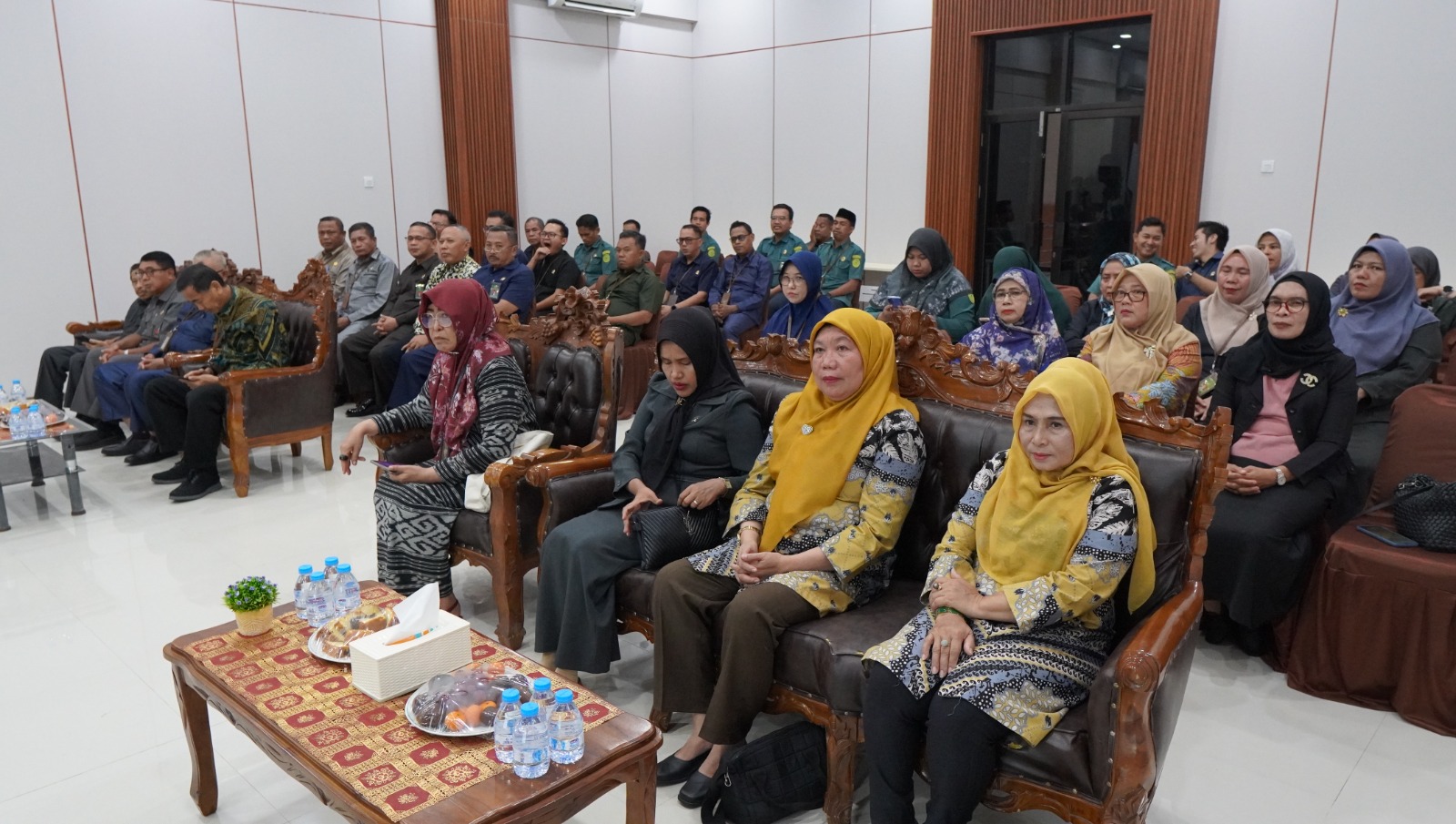 widht: 100%; height: auto;