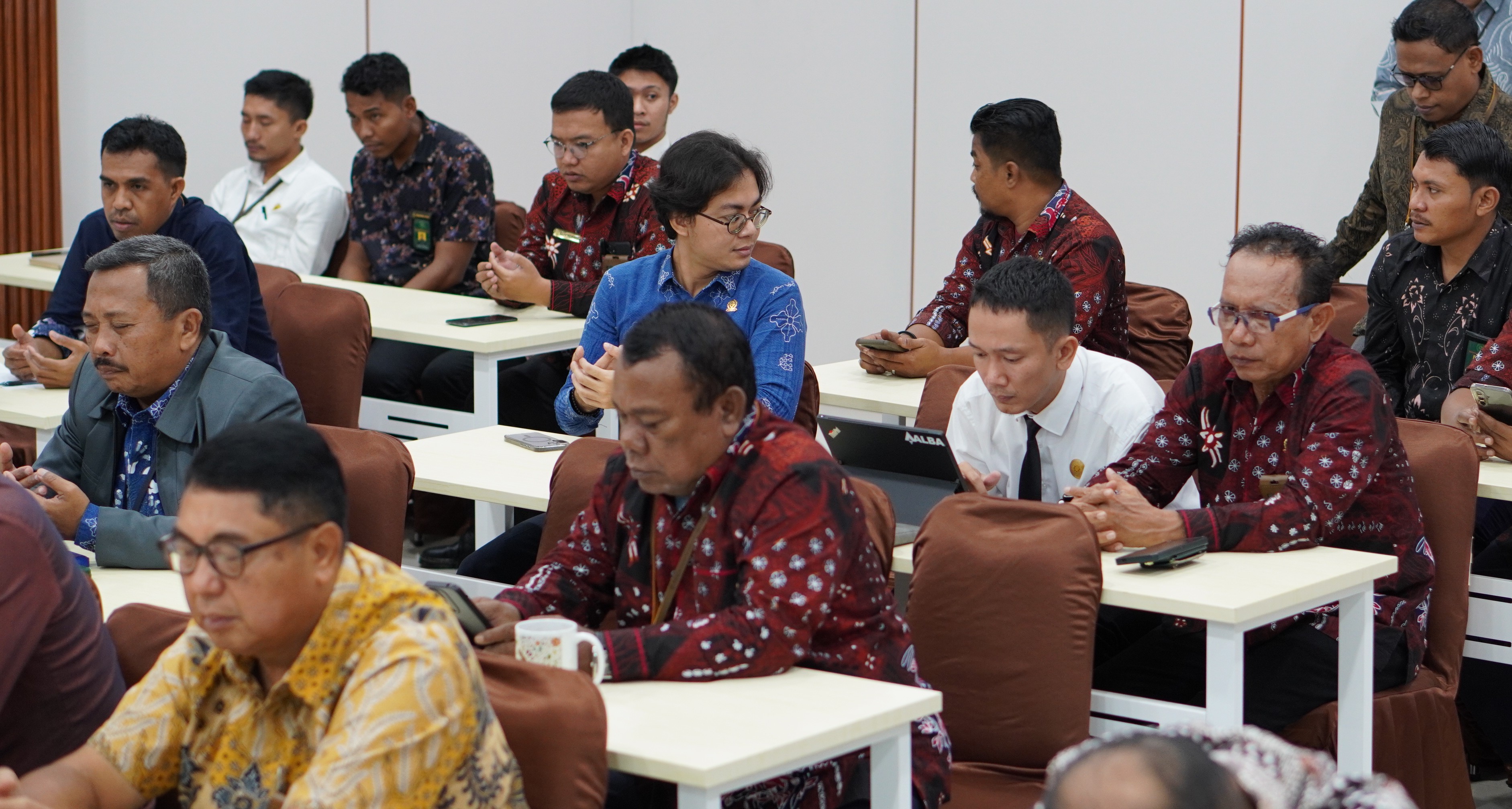 width:100%; height:auto