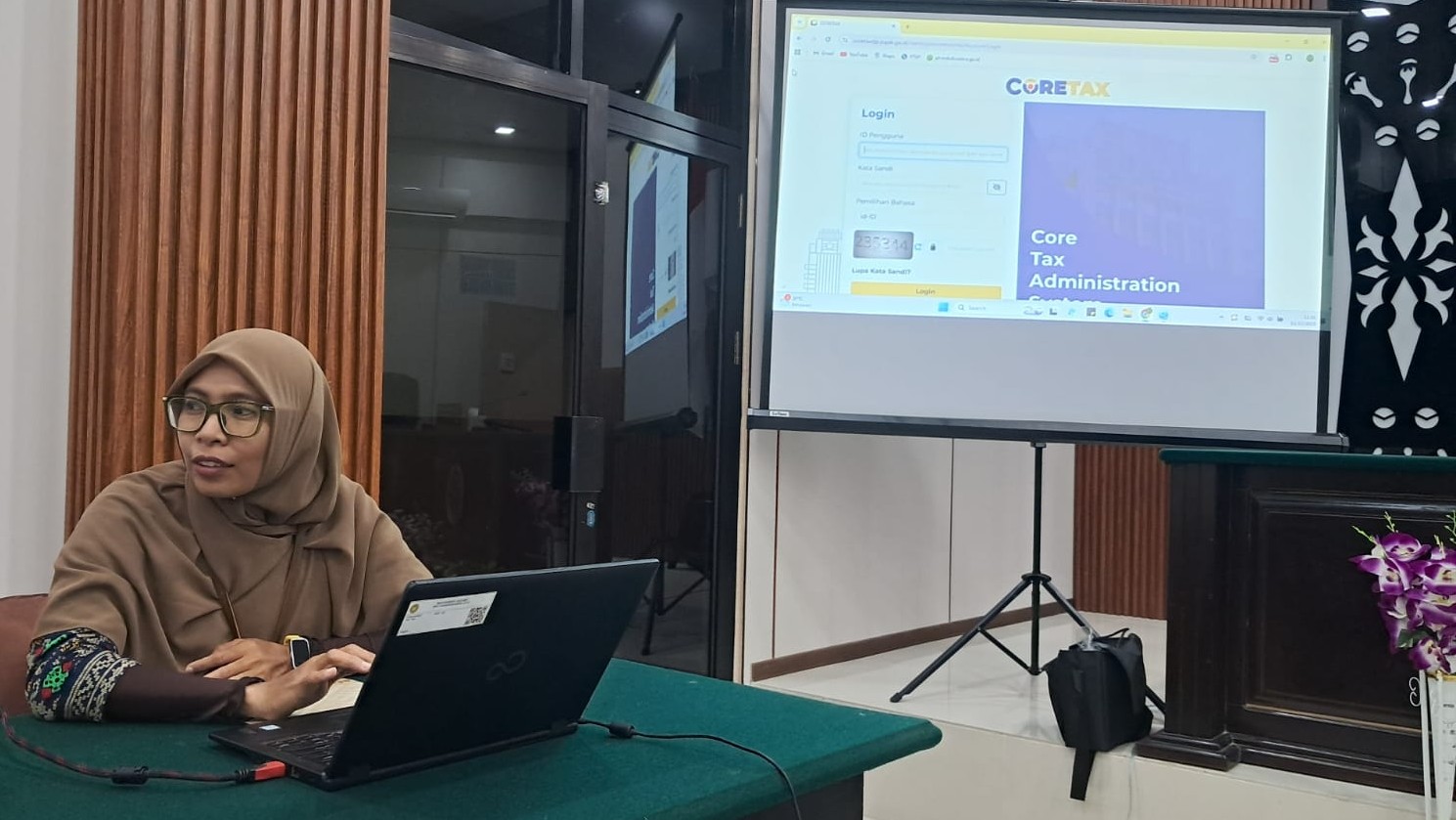 width:100%; height:auto