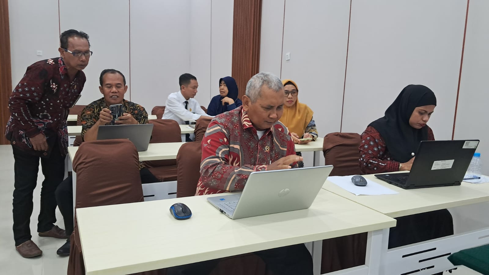 width:100%; height:auto