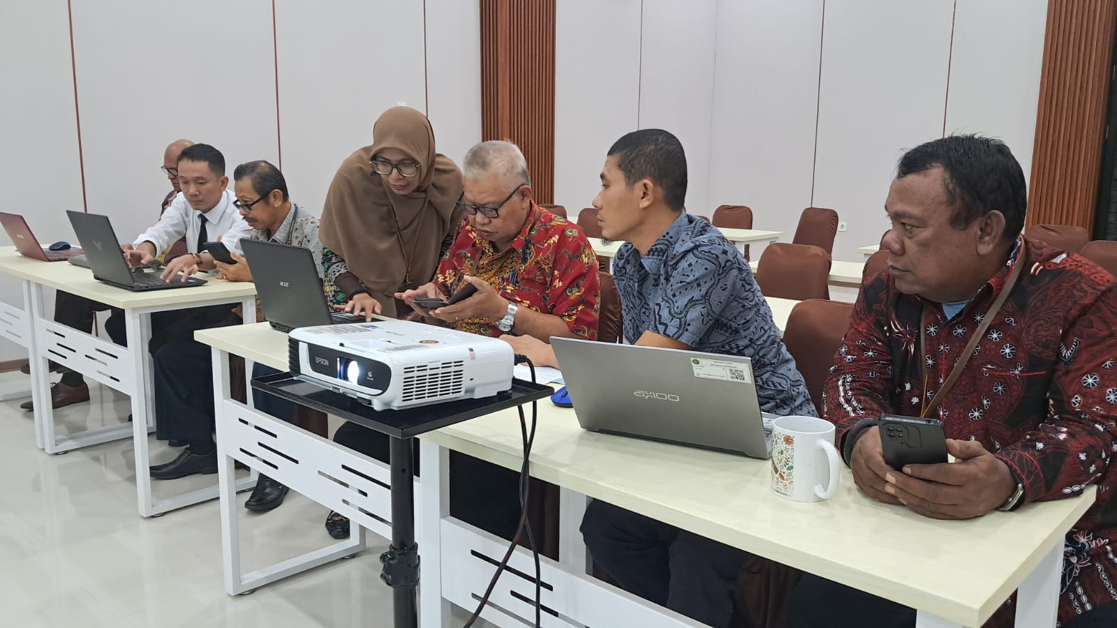 width:100%; height:auto